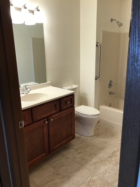 9-Luxury-1341-B-Bathroom